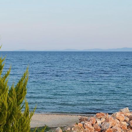 Lemon Beach Front Apartment, Nikiti Екстер'єр фото