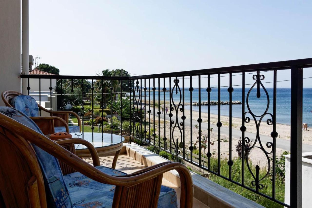 Lemon Beach Front Apartment, Nikiti Екстер'єр фото
