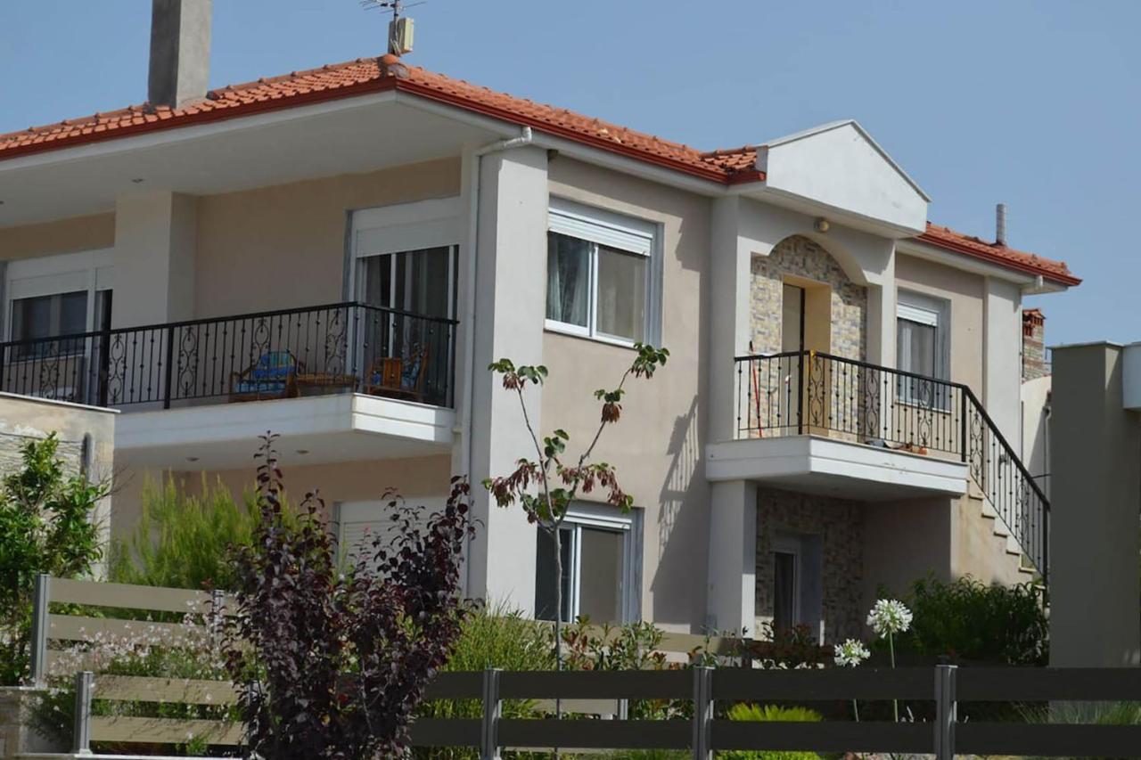 Lemon Beach Front Apartment, Nikiti Екстер'єр фото