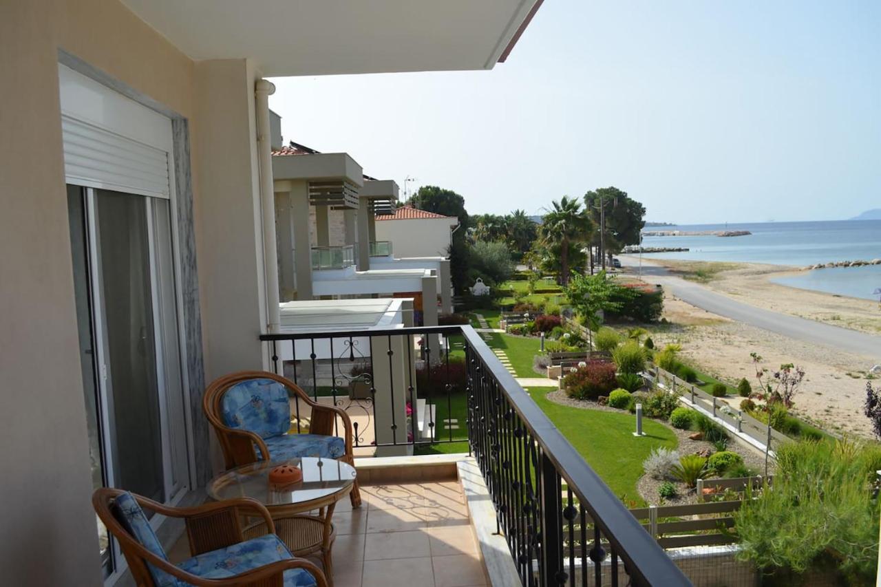 Lemon Beach Front Apartment, Nikiti Екстер'єр фото