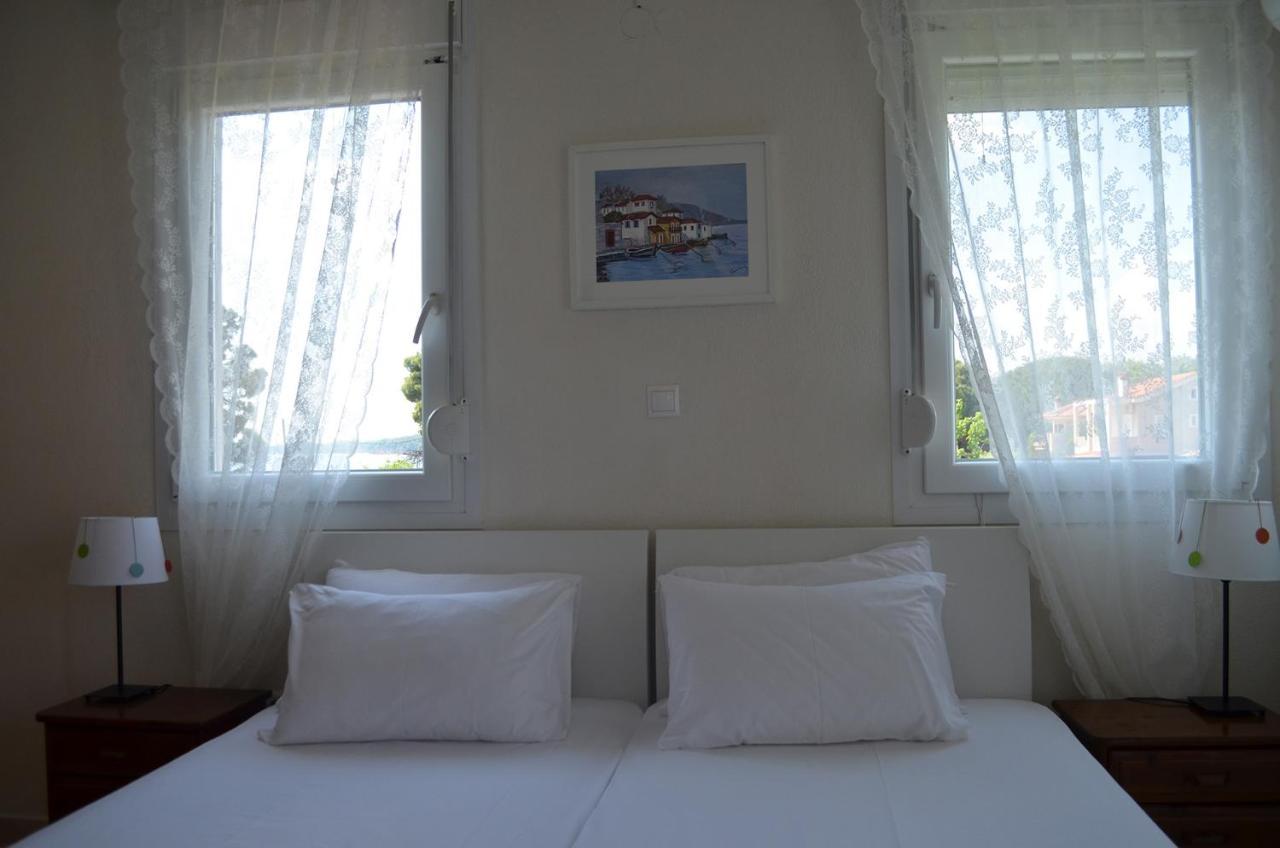 Lemon Beach Front Apartment, Nikiti Екстер'єр фото