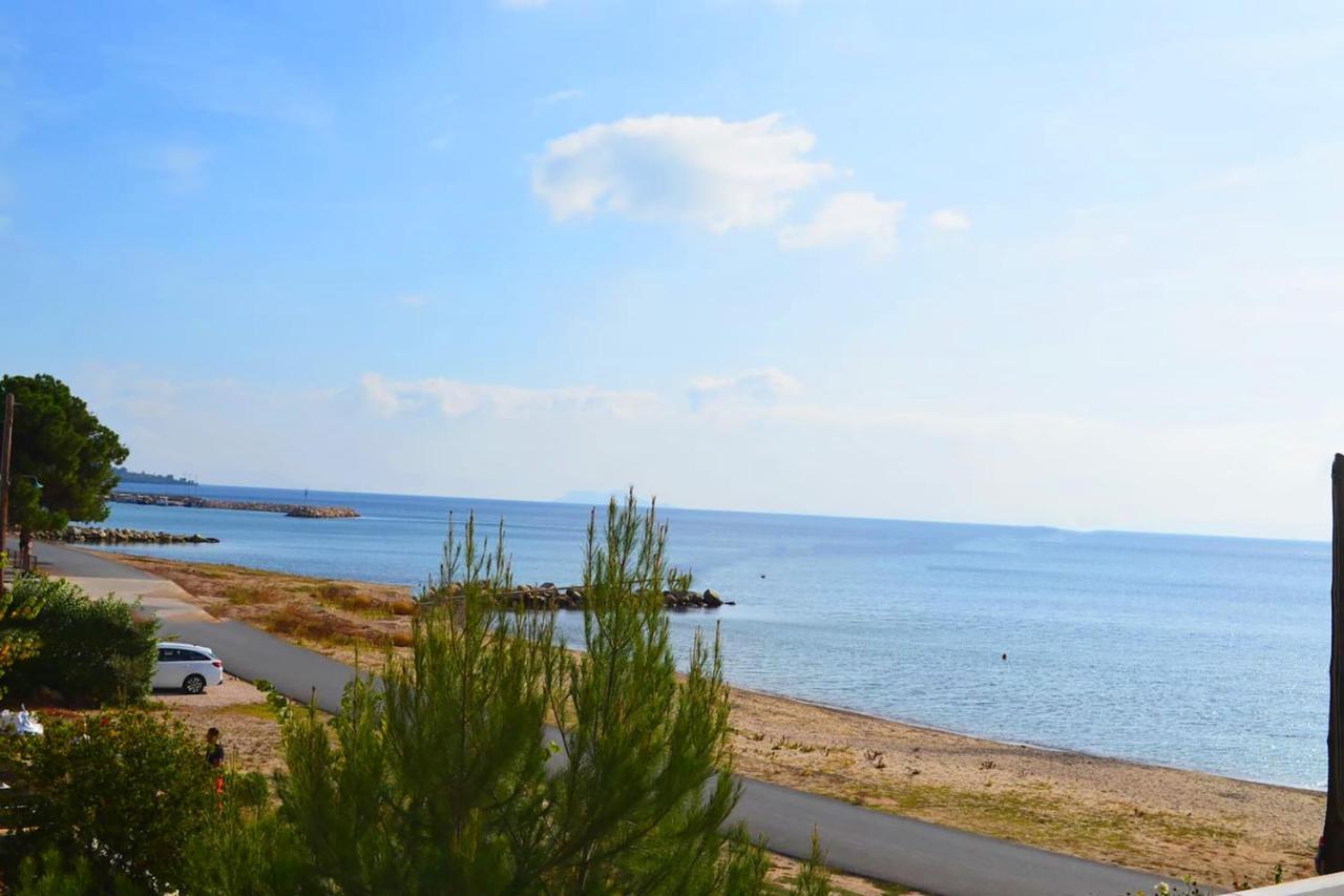 Lemon Beach Front Apartment, Nikiti Екстер'єр фото