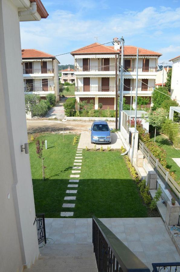 Lemon Beach Front Apartment, Nikiti Екстер'єр фото