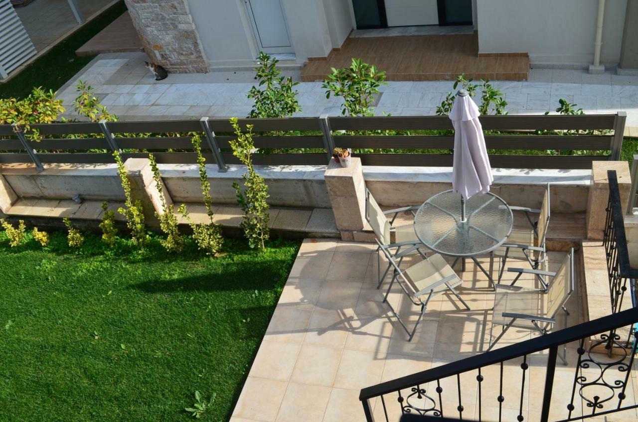 Lemon Beach Front Apartment, Nikiti Екстер'єр фото